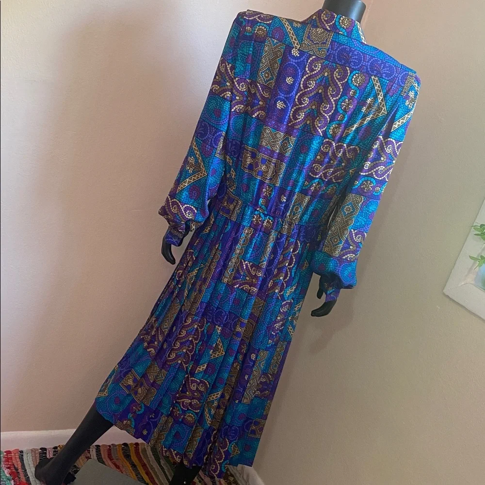 VINTAGE Leslie Fay Beautiful Purple and Teal Long Sleeve Printed Pleated Dress - Picture 9 of 12